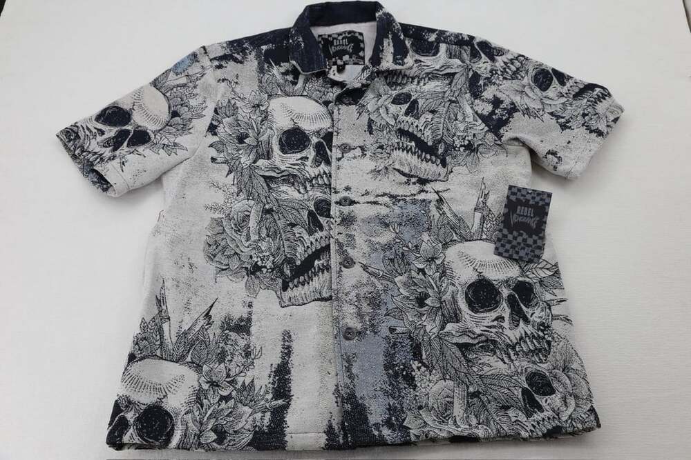 Rebel Vengeance Short Sleeve Button Up Shirt Size L Tapestry Skulls